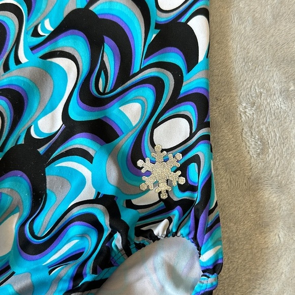 Snowflake Designs - Gymnastics + Dance Sleeveless bodysuit/Leotard.  Size Medium - Picture 4 of 6